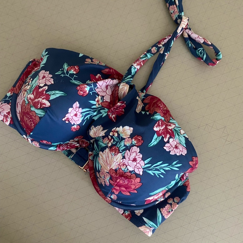SHADE & SHORE 36C blue floral bathing suit top